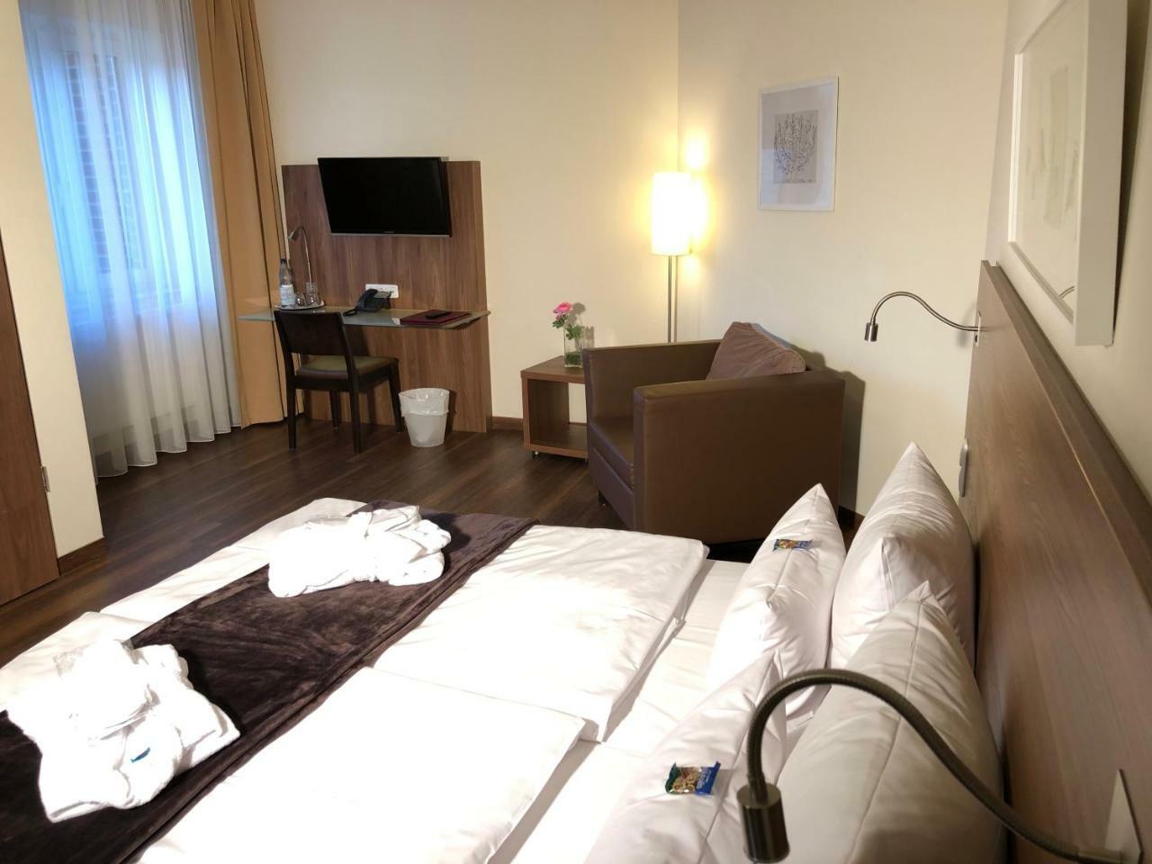 Hotel Isenbuetteler Hof Exteriör bild